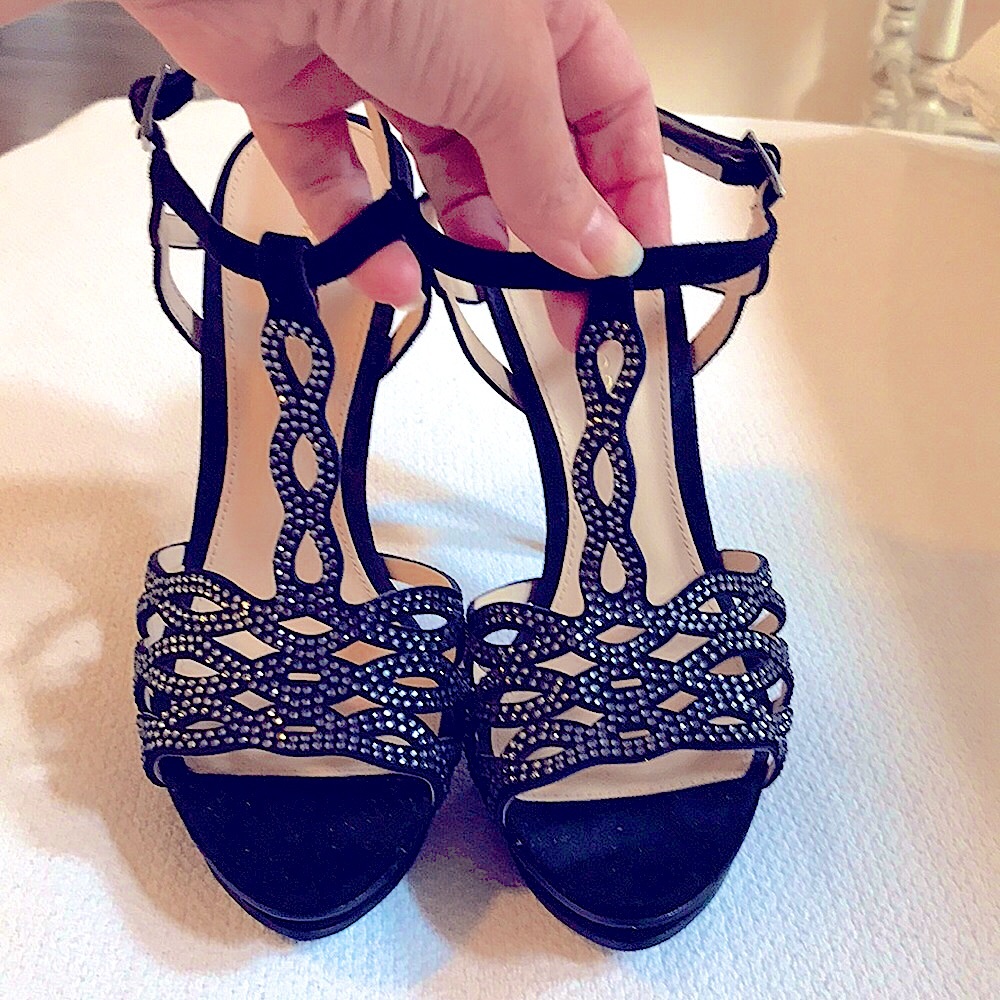 Pelle Moda black plate-form heels with Sparkly stones Size 7M